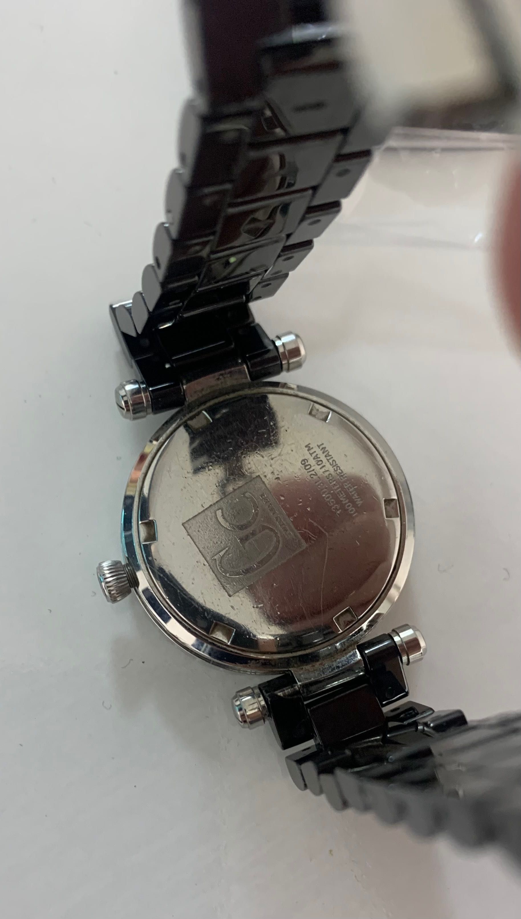 Много запазен дамски часовник Gc Guess