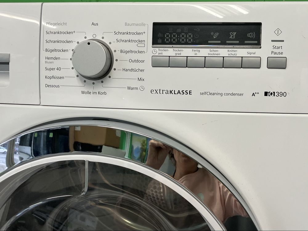 Сушилня Siemens WT45W29A  самопочистваща с термопомпа 8 kg