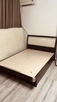 Продам кровать двухспальнюю с матрасом