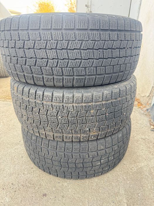Продам 3 зимних шины