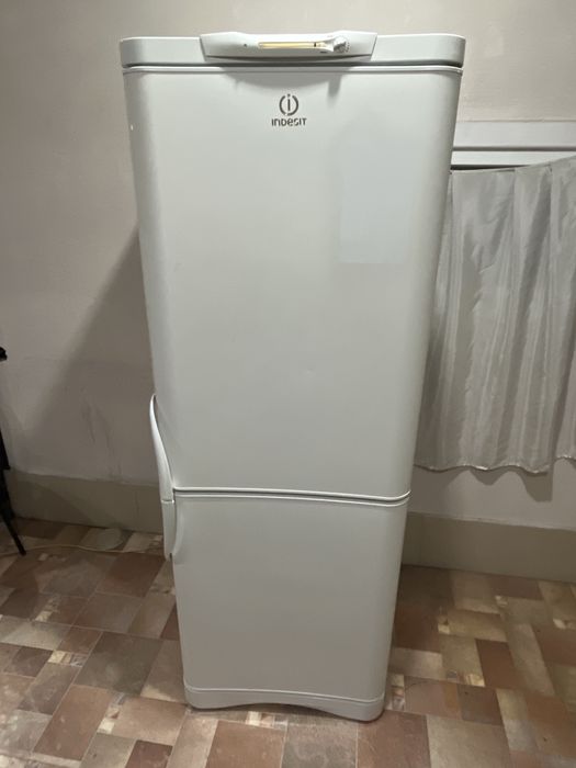 Продам холодильник б/у  Indeslt. В хоршем состоянии