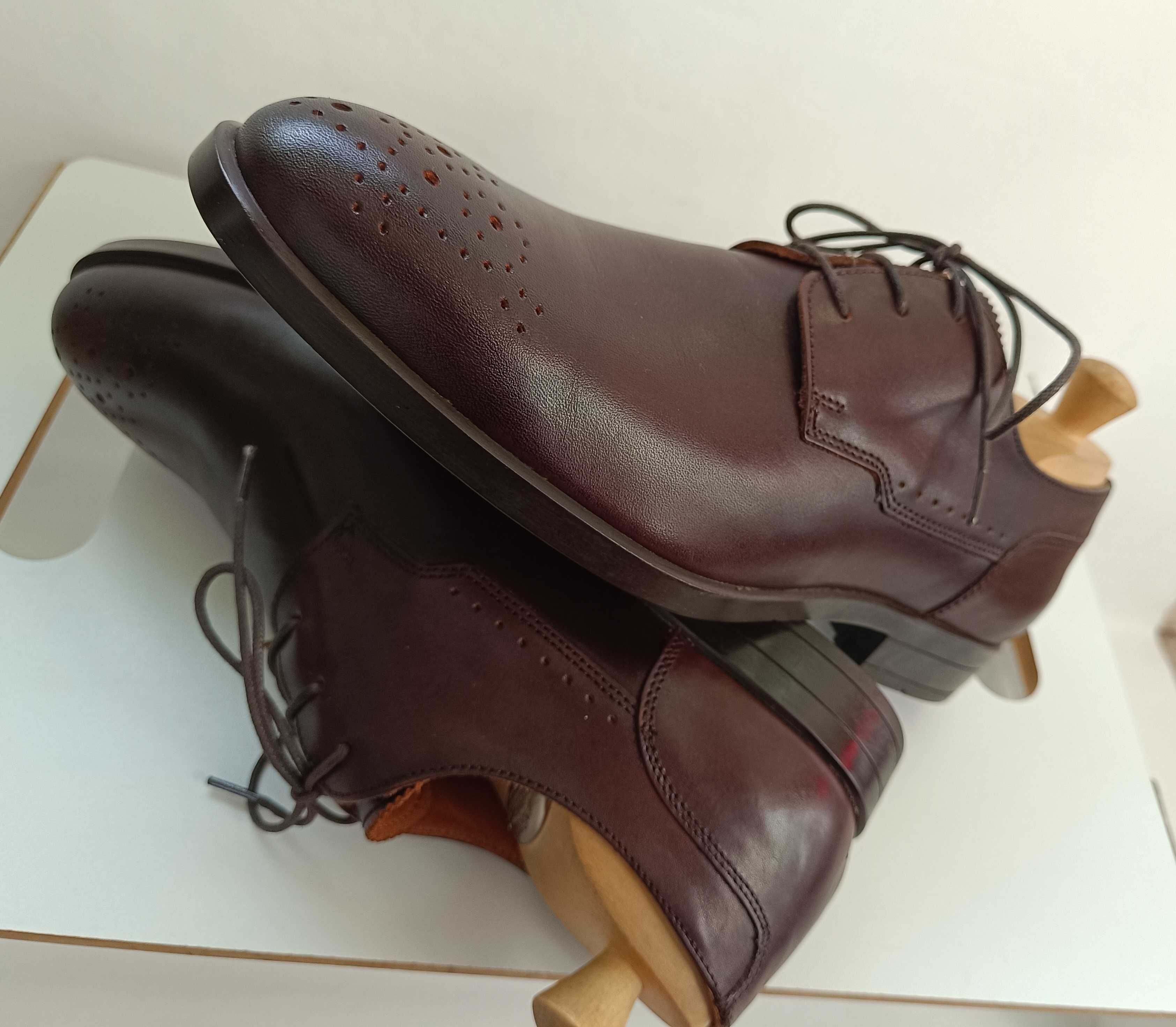 Pantofi derby 40 lucrati manual Minelli NOI piele naturala moale