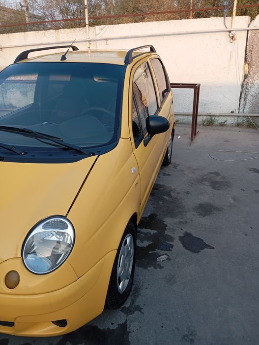 Moshina tayyor mator yangi qilingan yangi prapan quyilgan