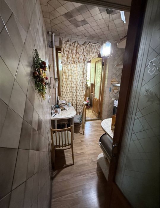 Ц-5 , 4-х комнатная квартира со средним ремонтом.