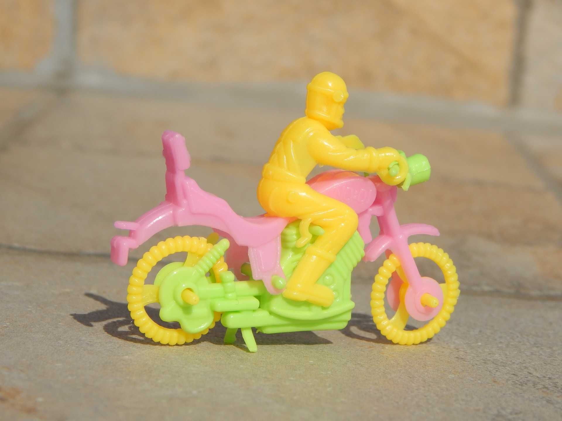 Jucarie motocicleta cu pilot vintage din plastic