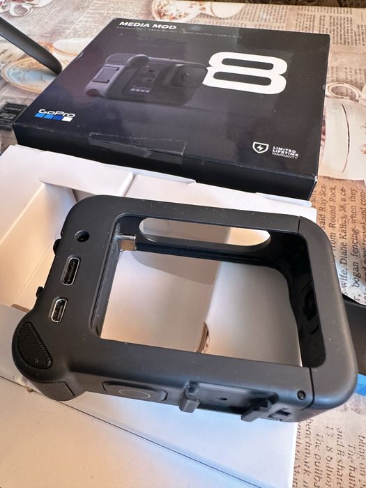 Gopro Hero 8 Black Edition cu media mod si cu accesorii foarte multe