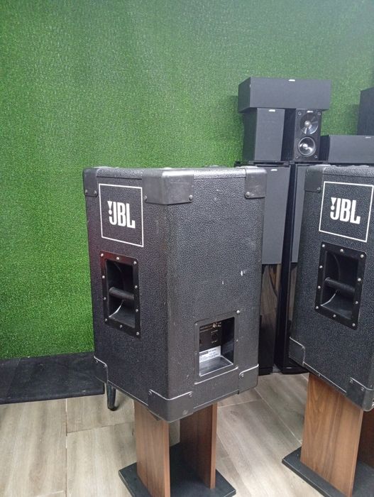 Професионални тонколони 15-ки JBL MR-825