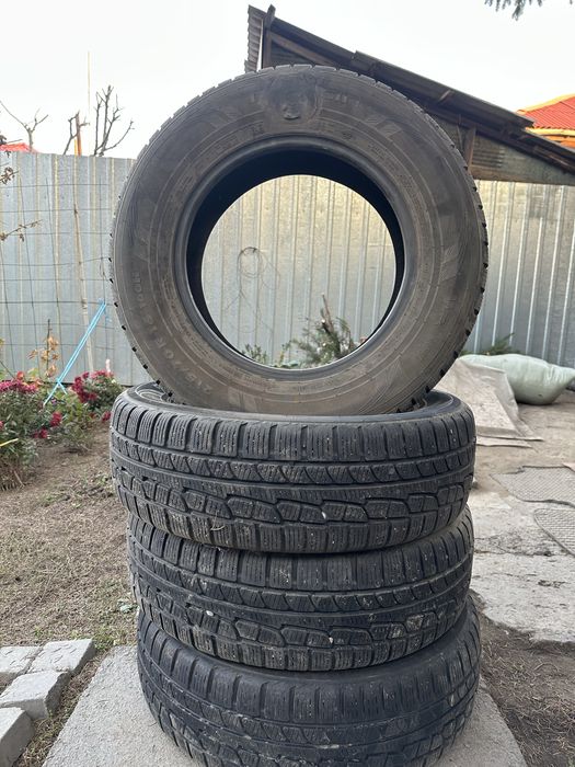 Зимние шины 215/70R16