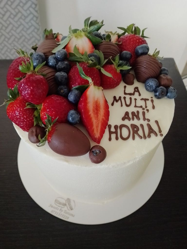 Torturi aniversare și personalizate, prăjituri și deserturi la pahar