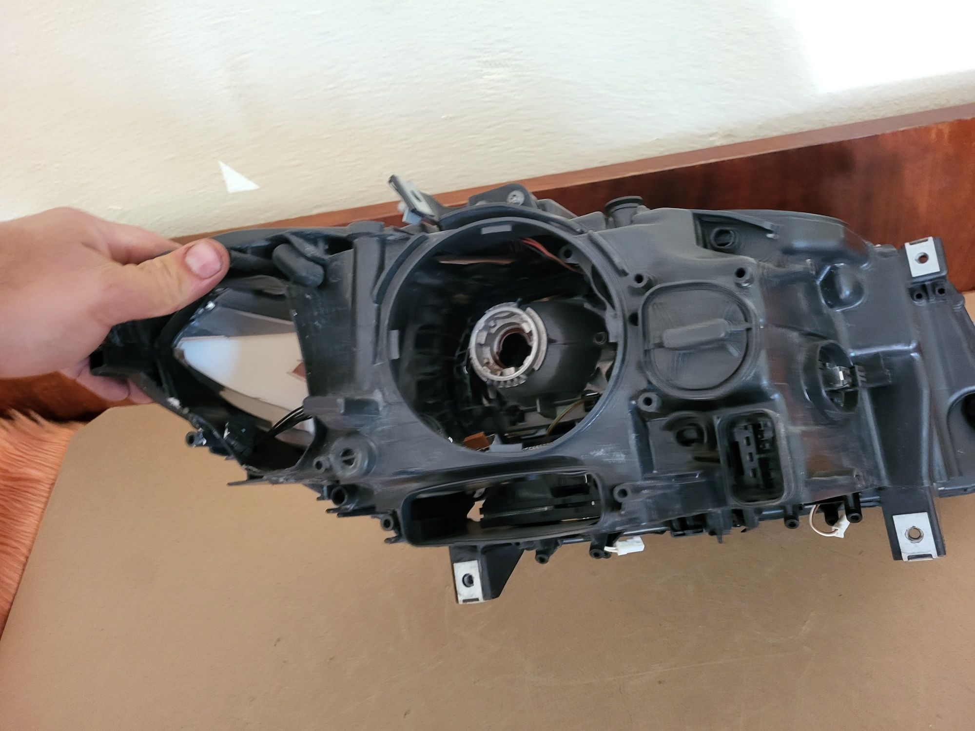 Ляв фар BMW 5 F10 F11 ксенон незавиващ lqv far бмв ф 10 11  xenon