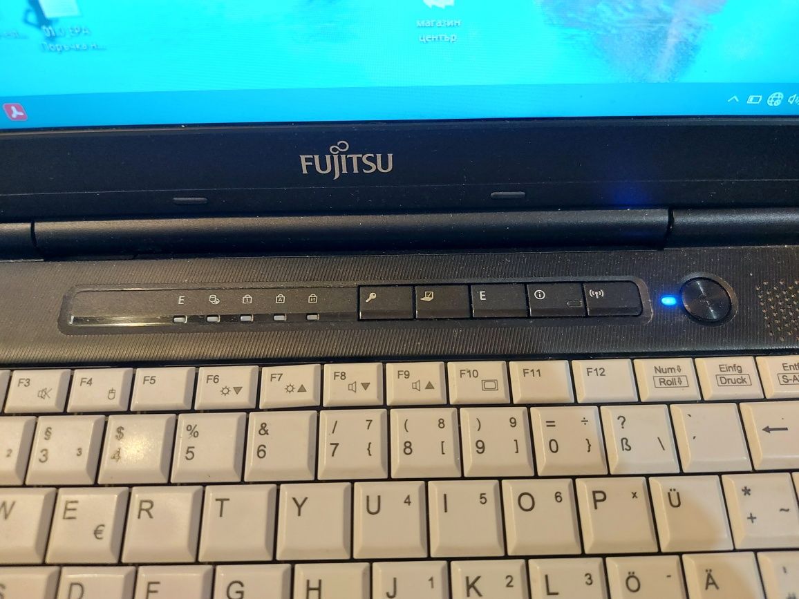 Fujitsu lifebook s series i3, RAM 4GB SSD 256