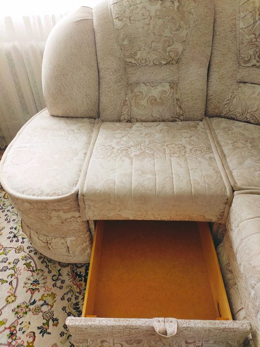 Угловой диван и кресло