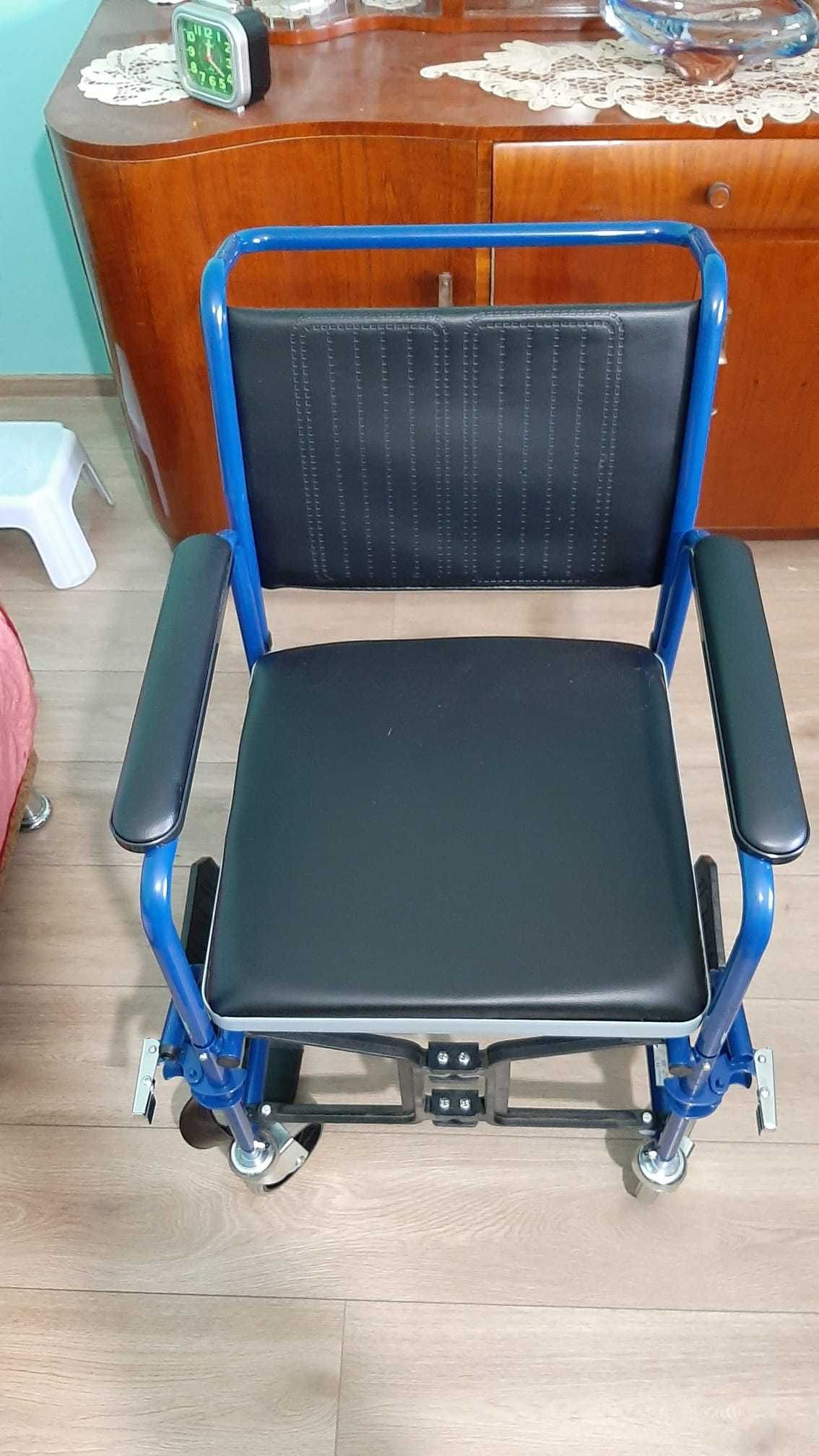 Vand scaun pentru persoane cu dizabilități