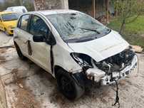 Toyota yaris 1.0 vvti на части