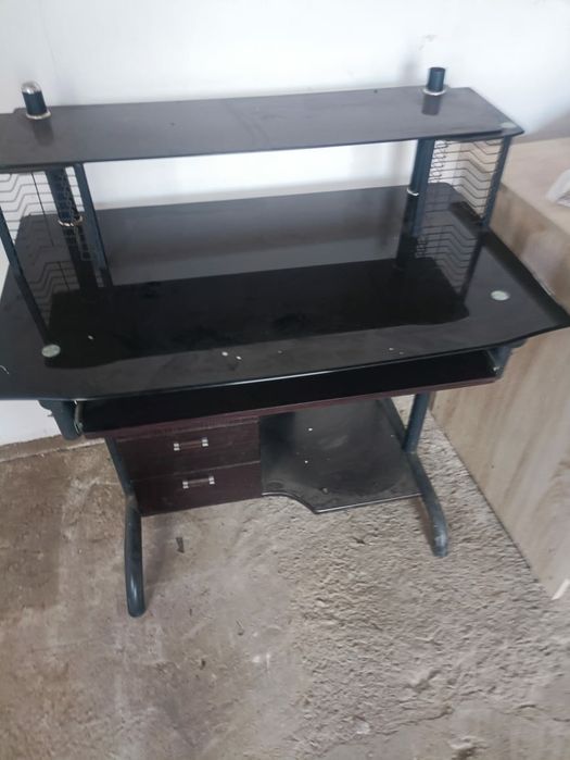 Продам компьютерный стол