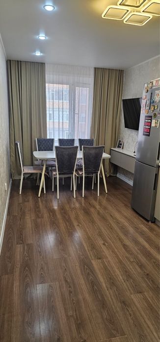 Продам стол и 6 стульев