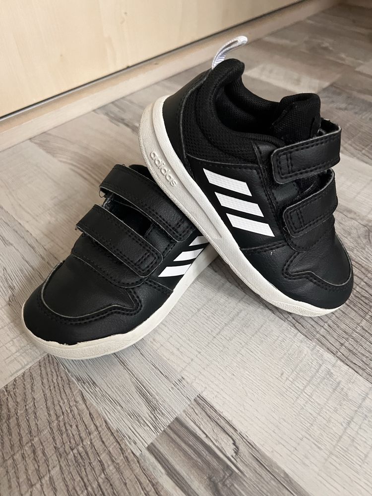 Маратонки и сандали NIKE ADIDAS U.S. POLO ASSN.