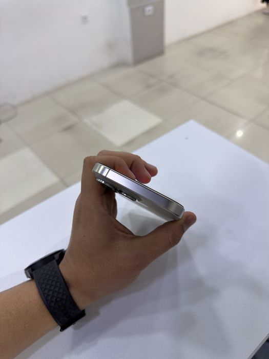 iPhone 16 Promax 256 Natural titan sim