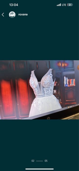 Vand rochie de mireasa ivory cu alb