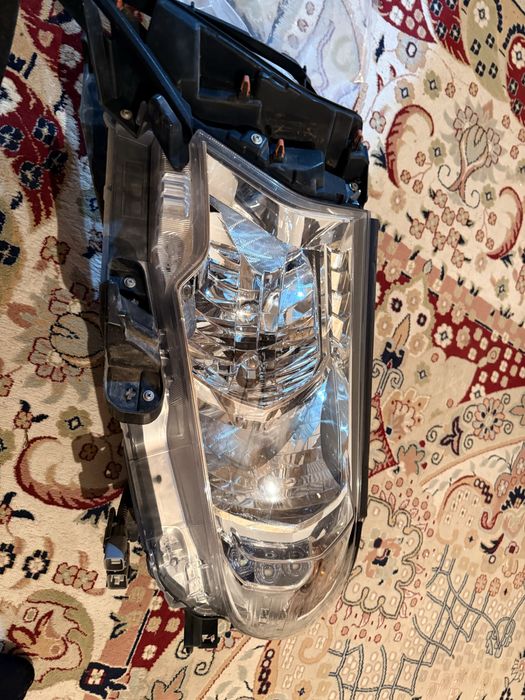 Фары от прадо 150 3 поколения оригинальные комплект фары