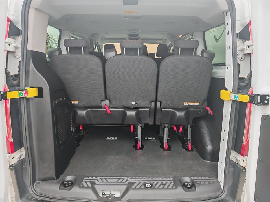 Ford transit custom 2.2 tdci An 2015 8+1 Locuri Garanție. 12 Luni