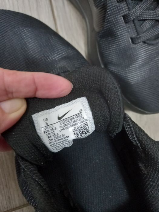 Vând adidași Nike,originali,achiziționați din Italia, mărimea 35,.50.