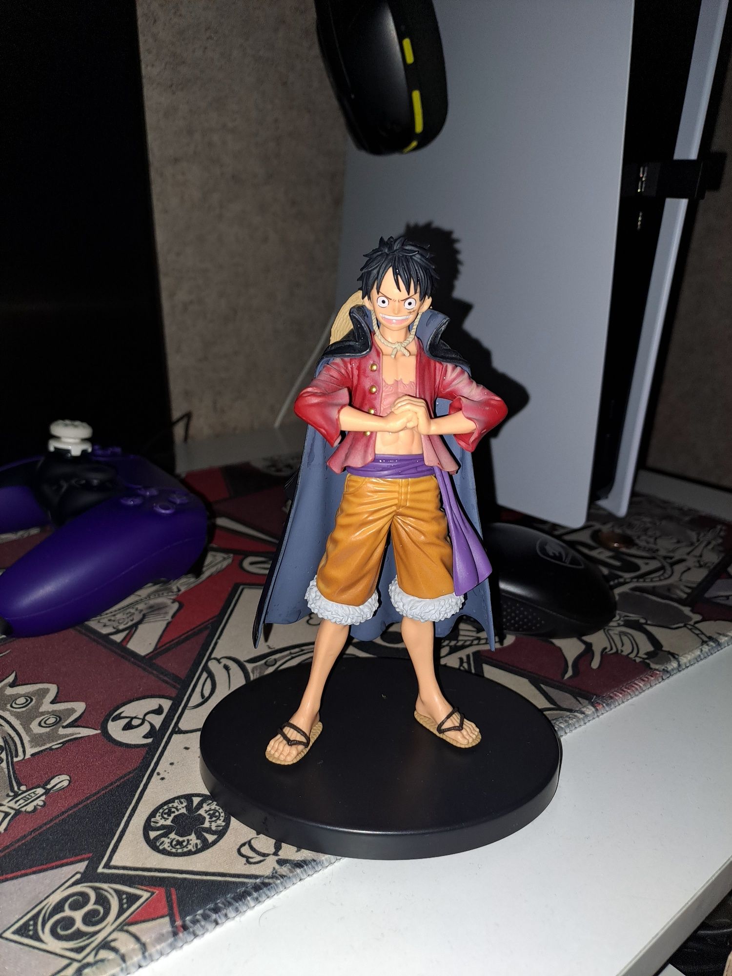 Продавам фигурки на one piece demon slayer