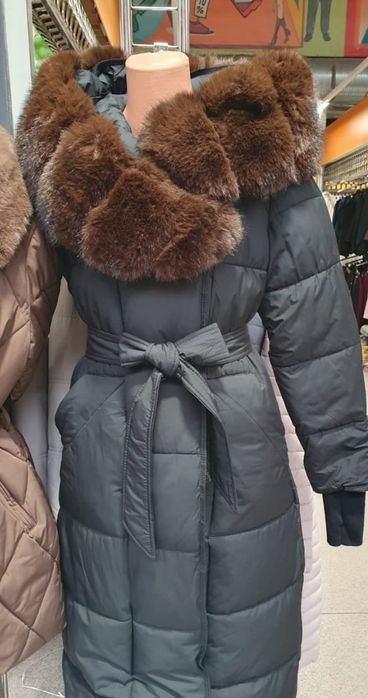 Geaca de iarna NOUA foarte lunga Neagra cu mănuși atașate fără degete