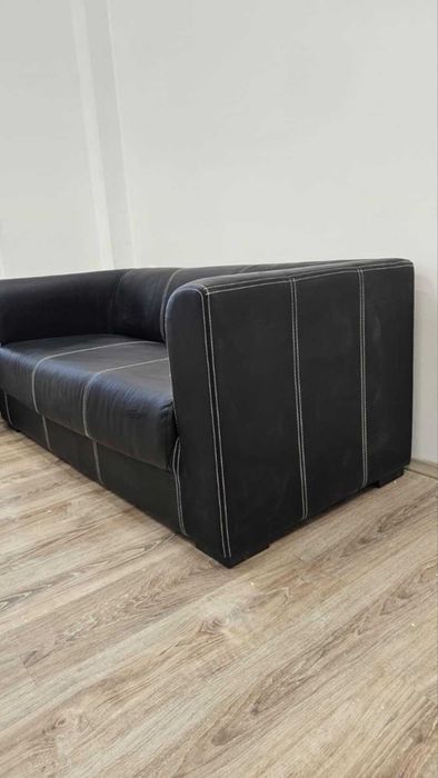 Продавам 2 бр. кожени дивани 250 лв.на 1 бр.170 на 80.Без забележки