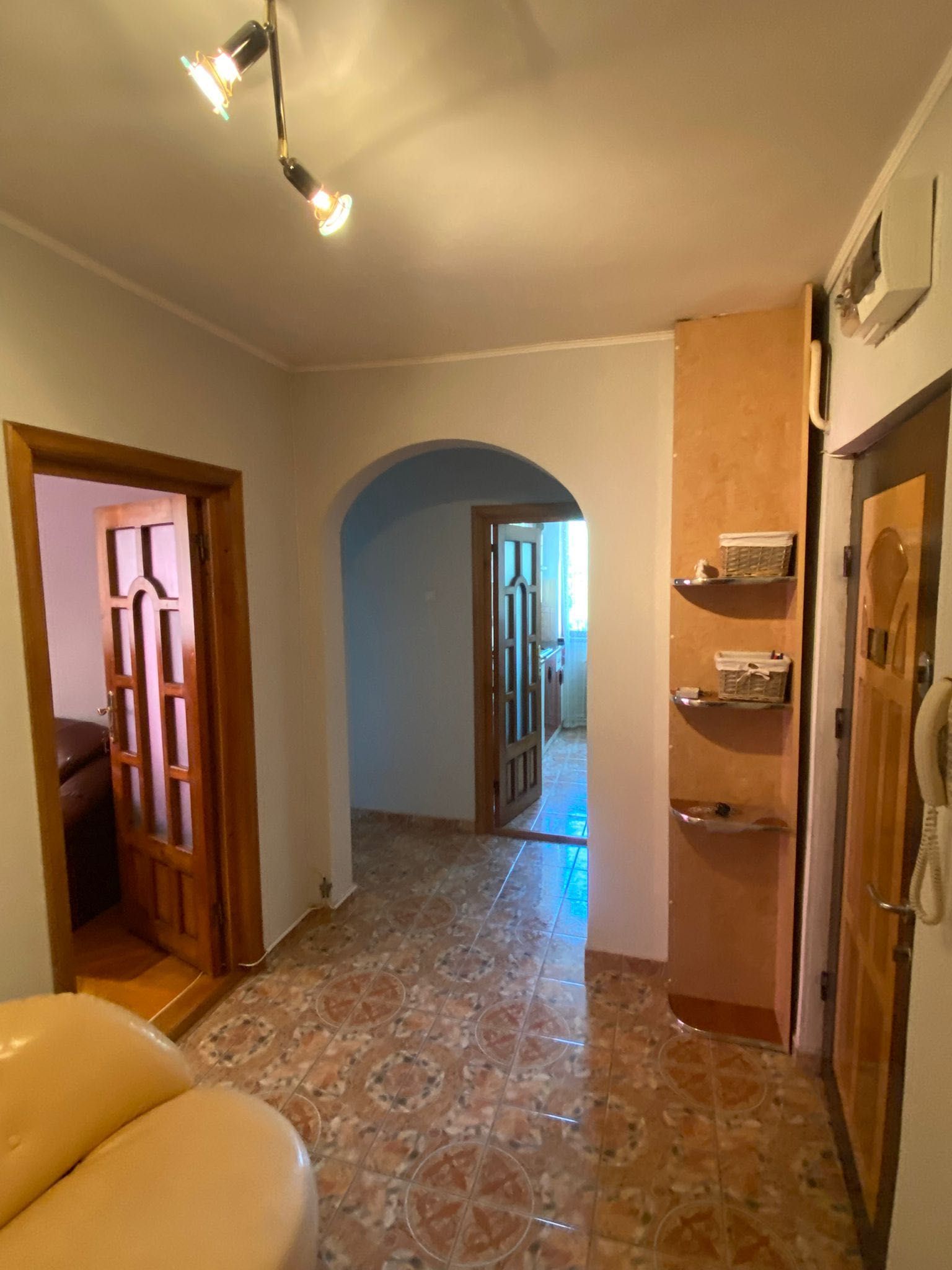Ofer spre închiriere apartament 2 camere strada Sucevei zona Carrefour