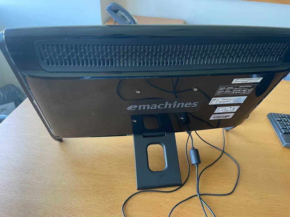 Acer eMachines EZ1711 19 Inch All-in-One PC