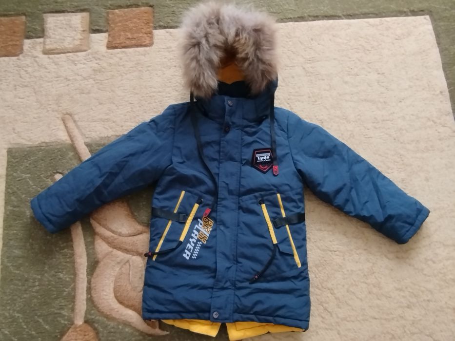 Продам зимнюю куртку на мальчика.