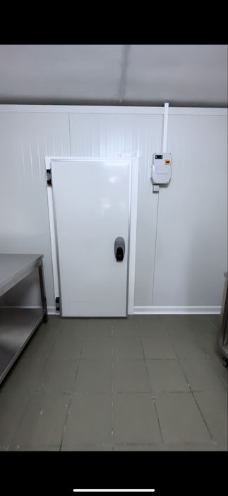 Camera frigorifica + Banc de lucru si chiuveta HoReCa