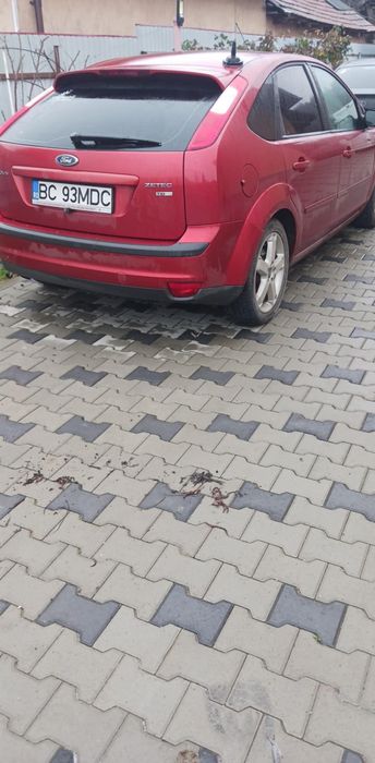 1000 € / Ford Focus Zetec  volan dreapta, 
Ambreiaj schimbat recent ,c