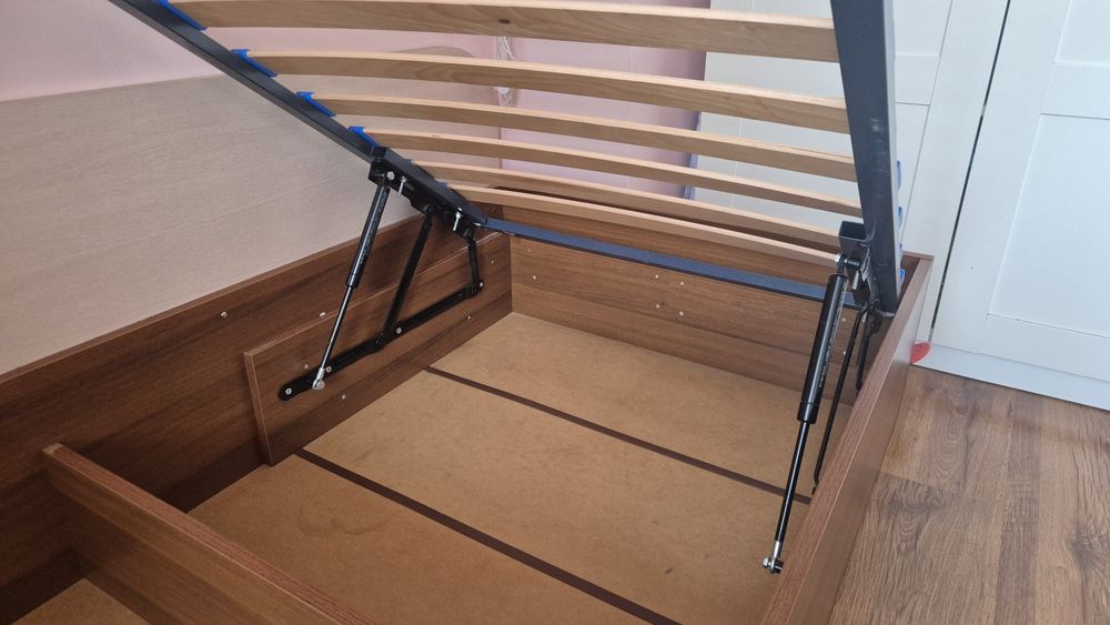 Единично легло 90/200 с двулицев матрак