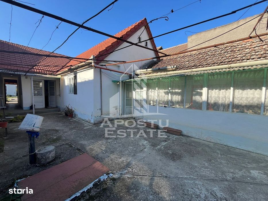 Casa individuala , cu garaj si teren de 856 mp in Ghisoda