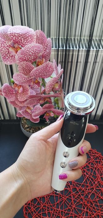 Aparat profesional pentru intinerirea pielii 7 în 1