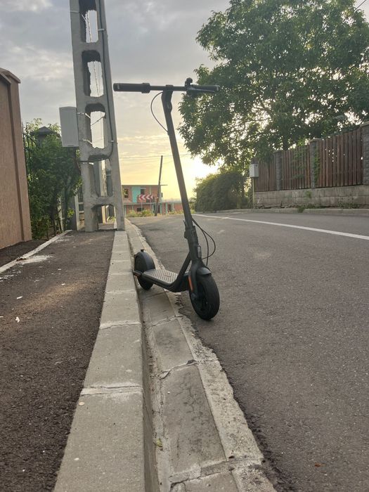 Vând trotineta electrica ninebot f2