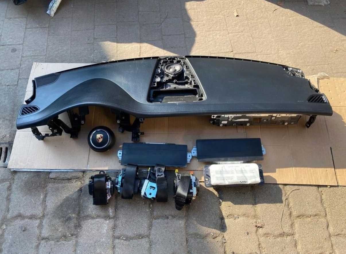 Арматурно табло колани коляна airbag Porsche Panamera 971 original
