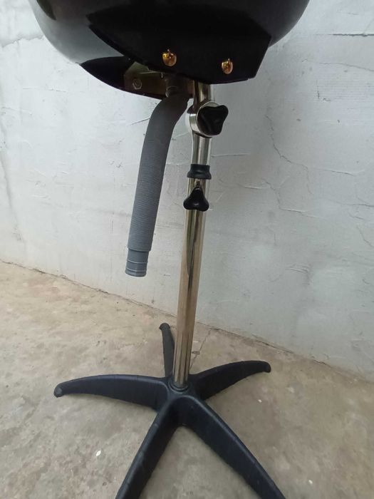 Scafă coafor,200 lei.