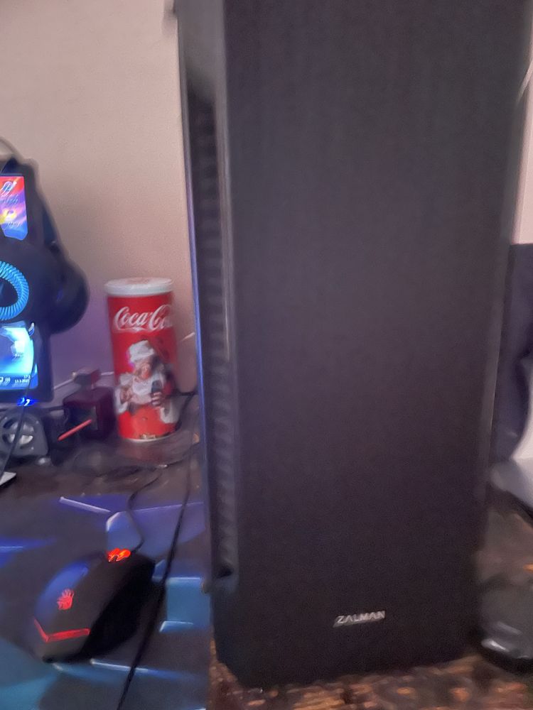 Продавам геймърски компютър Ryzen 5 5500 Rx 580 8gb 16RAM