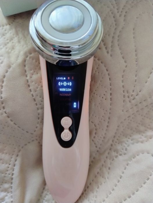 Мултифункционален масажор за лице нов