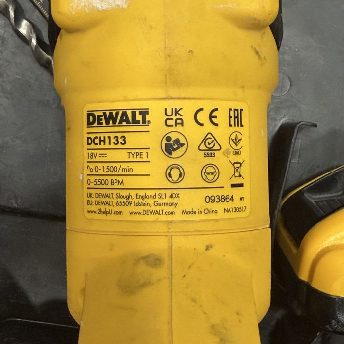 Перфоратор DeWalt DCH133 боди с батерия