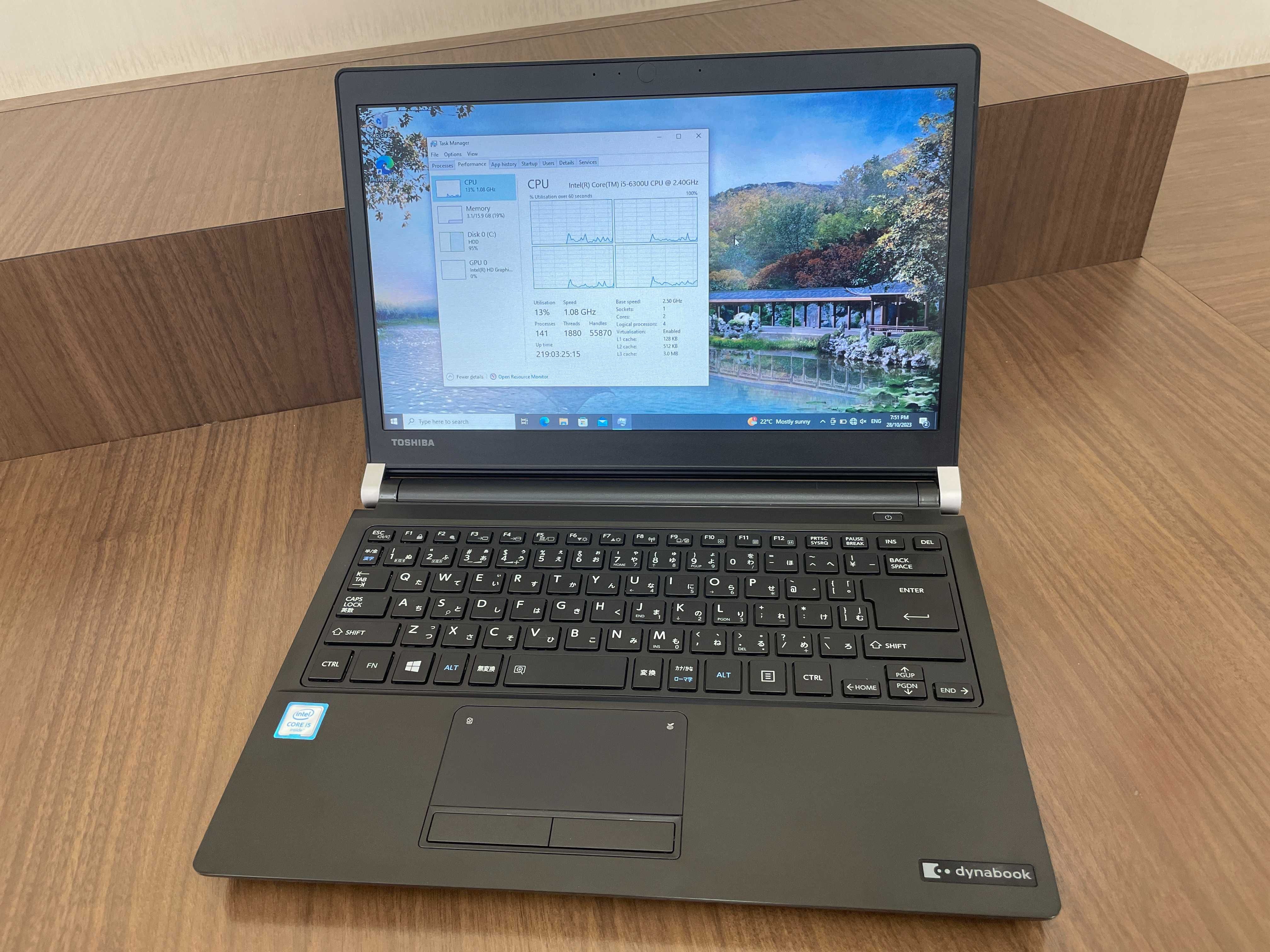 Toshiba Dynabook R73