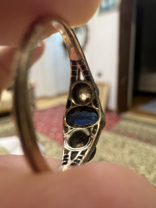 Кольцо более ста лет . Камни