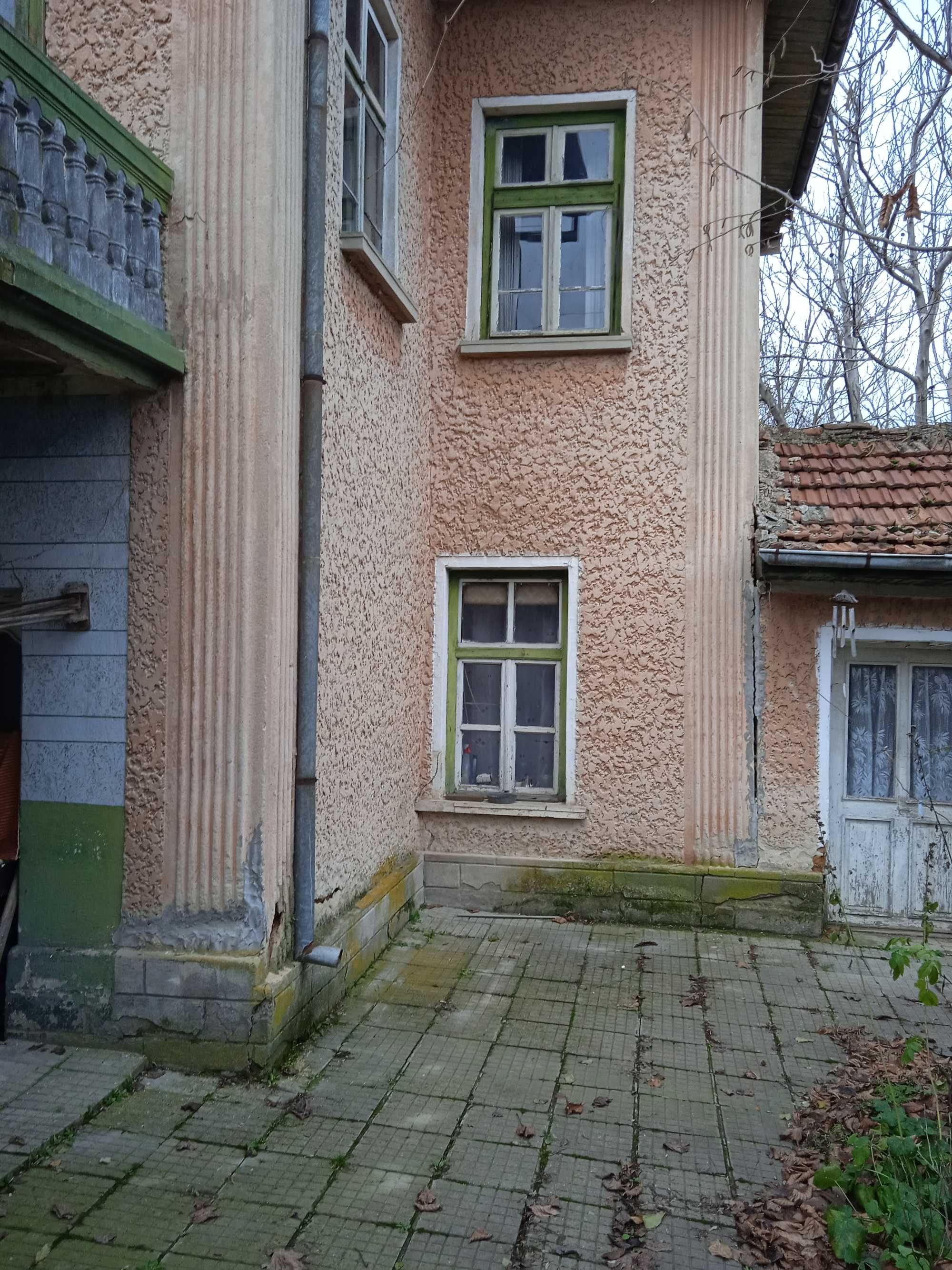 Продавам къща във Владиня