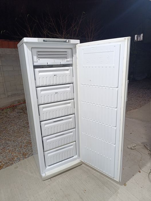 Морозильник Индезит, работает отлично