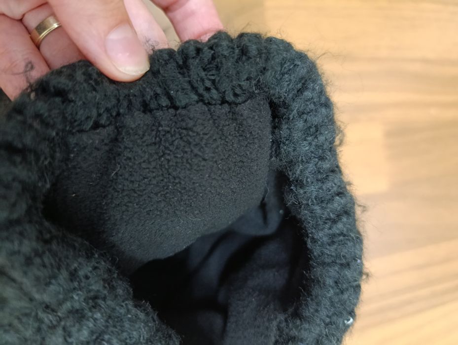 Căciulă de damă groasă, tricotată, Avanti, cu pompon și căptușeală fle