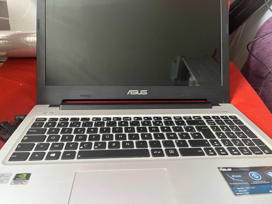 Dezmembrez Laptop Asus S56CM estetic perfect nu afiseaza