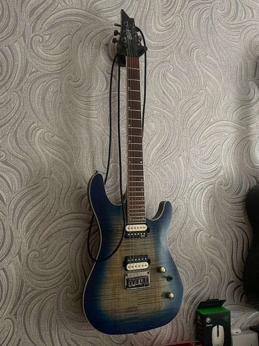 Продам электрогитару